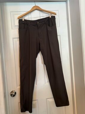 lululemon athletica Men's Straight-Leg Pants - size 36